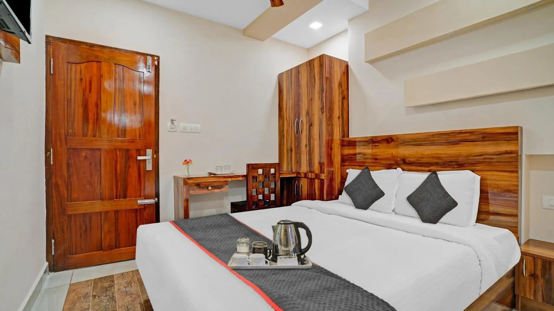 Capital O Krishnakripa Executive Stay Muttam